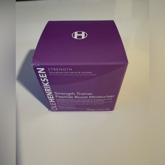 Ole Henriksen Strength Trainer Peptide Barrier Boost Moisturizer 1.7 Fl Oz - Picture 2 of 5